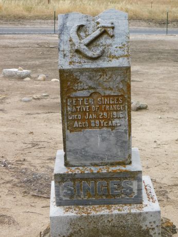 [Picture of Peter Singes grave]